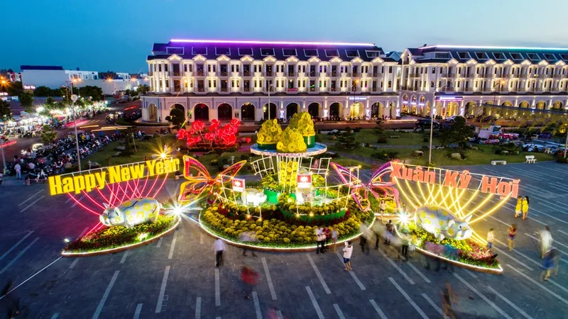 Chiêm ngưỡng đường hoa xuân hàng chục tỷ đồng ở phố biển Rạch Giá