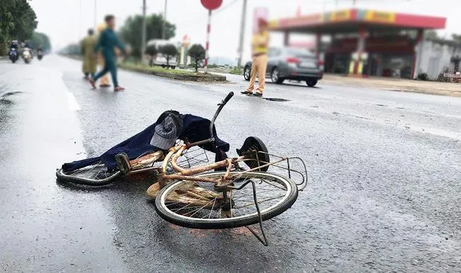 Khởi tố đối tượng điều khiển xe tải tông chết người do ngủ gật