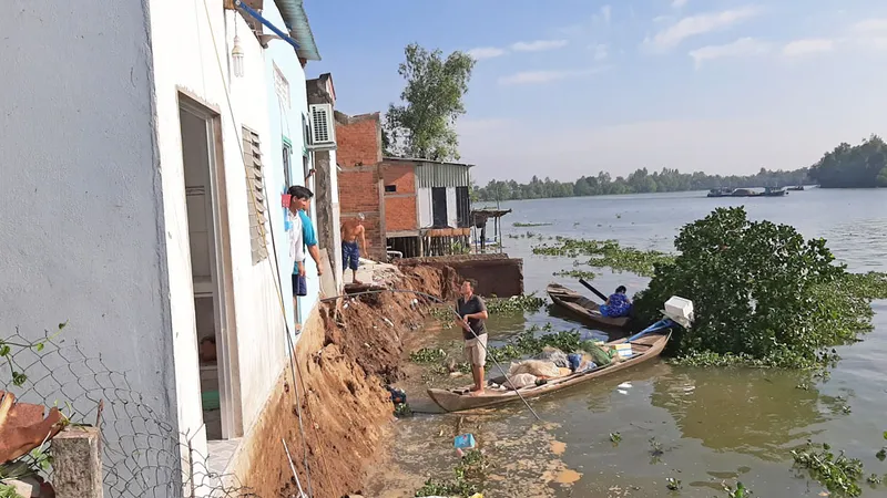 4 căn nhà ở Long An bị “bà thủy” nuốt chửng