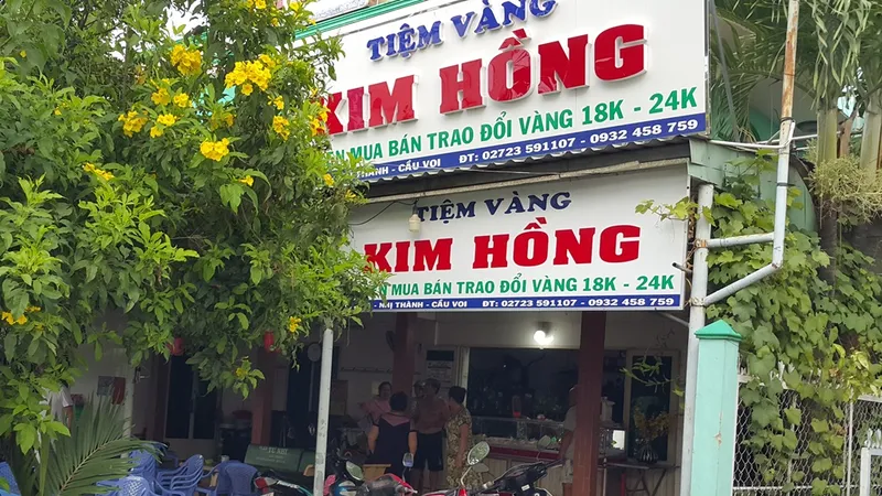 Dùng búa cướp tiệm vàng ở Long An