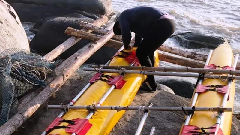 Cứu 3 du khách nước ngoài trôi dạt trên biển Kiên Giang