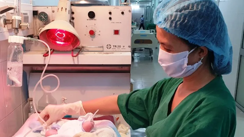 30 phút cứu sống mẹ và con của sản phụ bị Lupus ban đỏ có biến chứng tim mạch nặng
