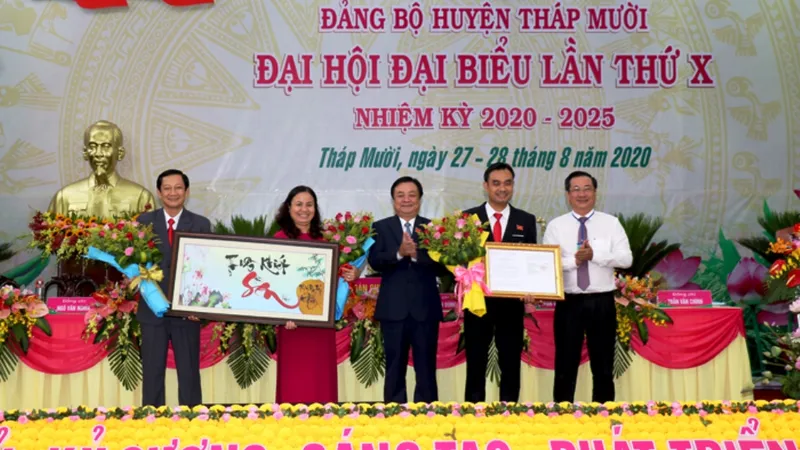 Tháp Mười được công nhận đạt chuẩn huyện nông thôn mới