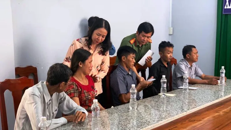 Bí thư Tỉnh ủy An Giang thăm các gia đình có nạn nhân bị đuối nước 