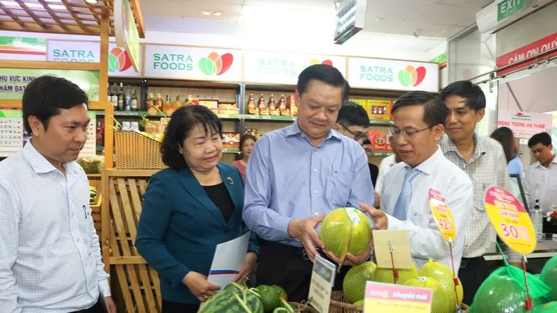 Khai trương điểm bán hàng Việt cố định ở Cần Thơ 