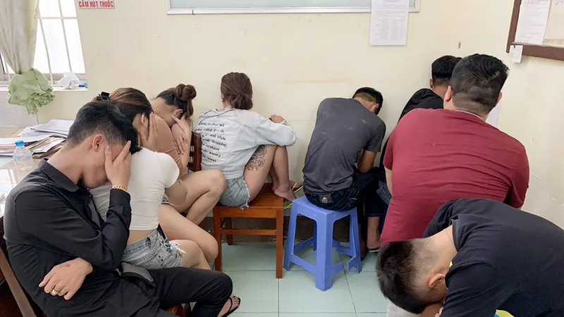 An Giang: Lại phát hiện nhiều người dương tính với chất ma túy ở quán karaoke