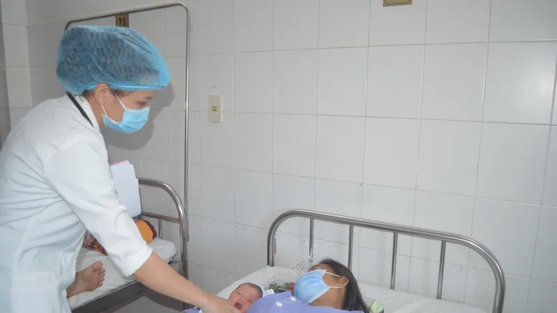 Phẫu thuật khối u xơ tử cung lớn kết hợp lấy thai thành công cho sản phụ