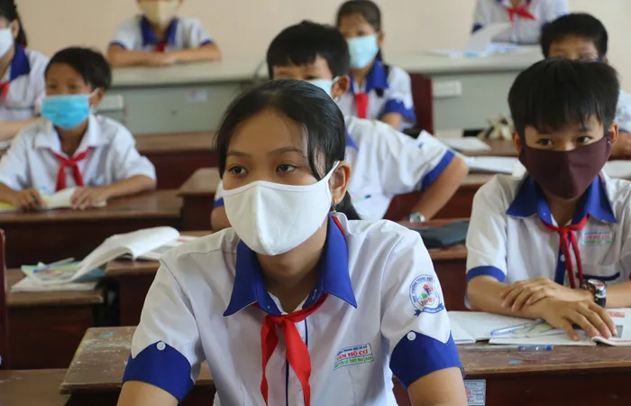 Ngày 8-3, học sinh, học viên khu vực biên giới ở Đồng Tháp đi học trở lại
