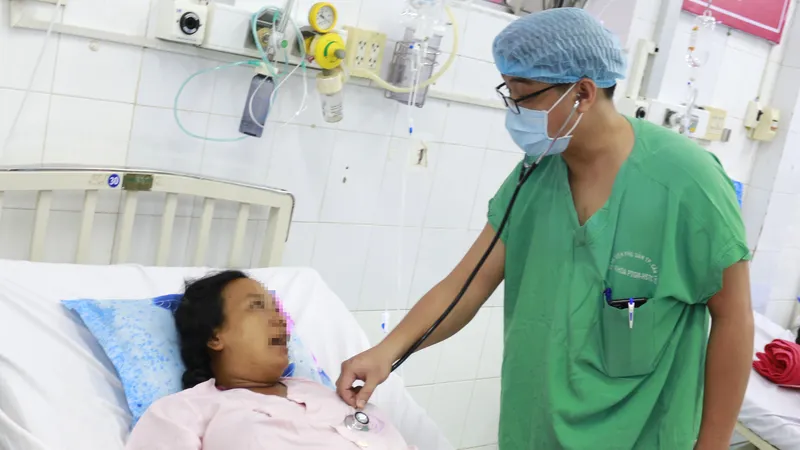 Sản phụ bị hội chứng HELLP rất nặng được cứu sống kịp thời cả mẹ và con
