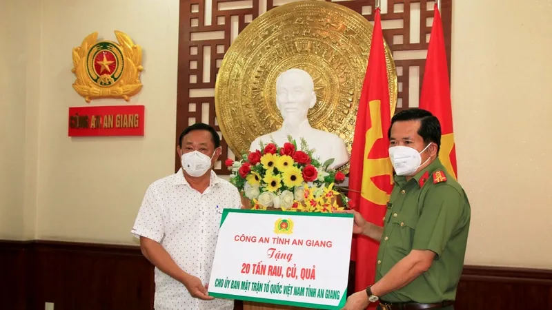 An Giang: Hỗ trợ 220 tấn gạo và rau củ cho các bếp ăn phục vụ người dân về quê 