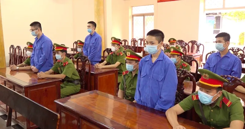 4 bị cáo lãnh hơn 36 năm tù về hành vi giết người