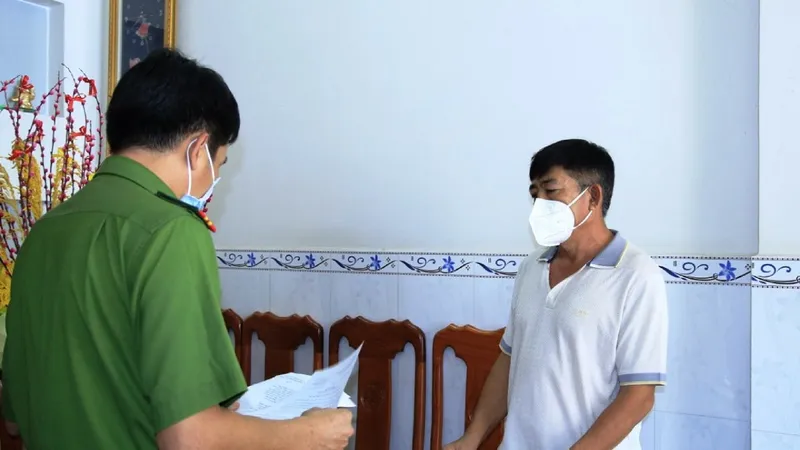 Bắt tạm giam nguyên cán bộ công an liên quan trùm buôn lậu Mười Tường