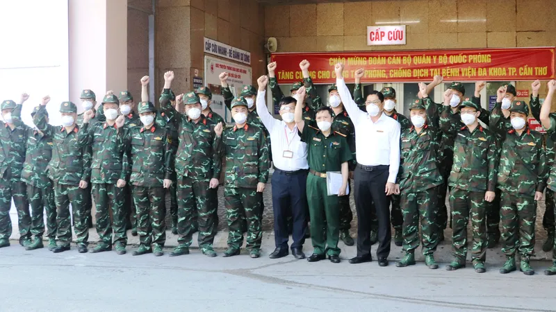 Trà Vinh, Cần Thơ tiếp nhận cán bộ quân y hỗ trợ phòng chống dịch Covid-19