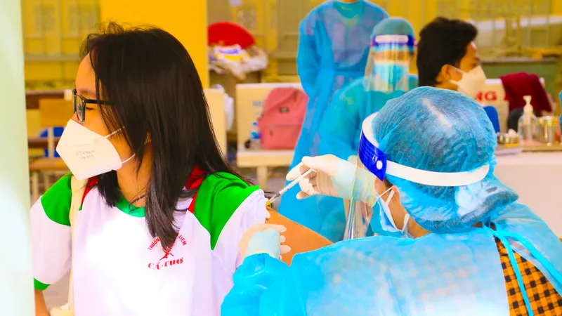 Cần Thơ ngừng tiêm lô 58.500 liều vaccine Pfizer gia hạn cho trẻ từ 12 đến 17 tuổi