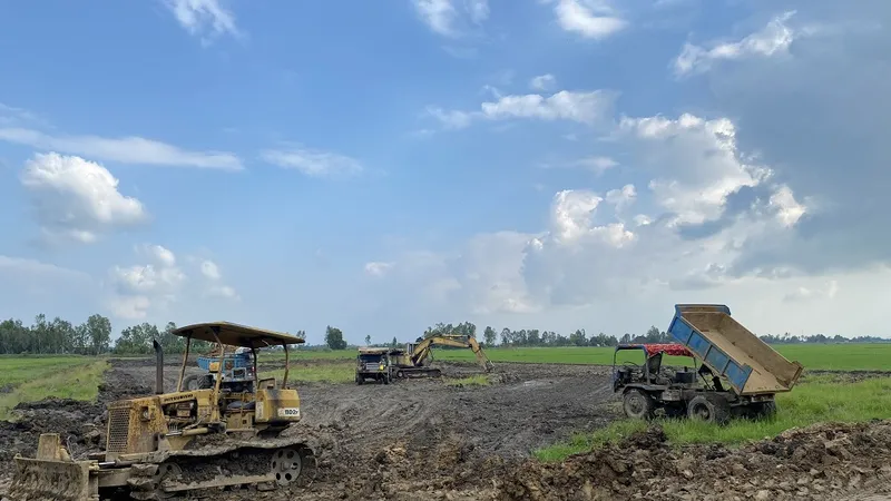 Hiện trường khai thác đất trái phép 