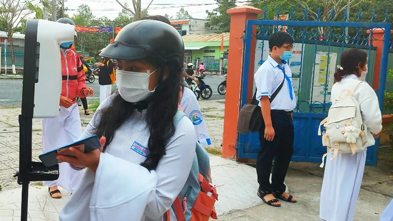 ĐBSCL: 93%-97% học sinh đến trường trong 3 ngày đầu học trực tiếp, bình tĩnh xử lý khi có F0