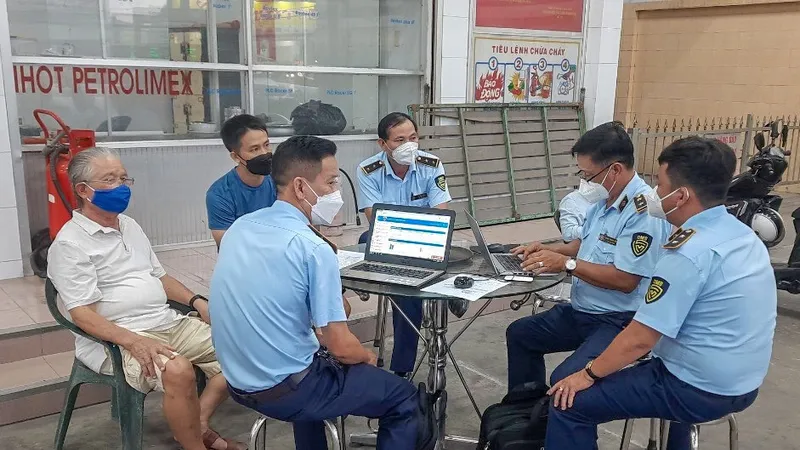 TP Cần Thơ xử phạt cây xăng bán hàng cầm chừng