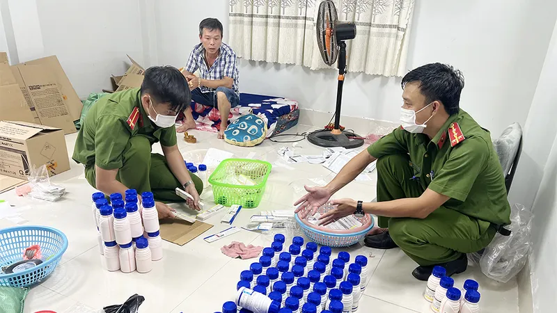 Bắt quả tang đối tượng sản xuất, buôn bán thuốc bảo vệ thực vật giả