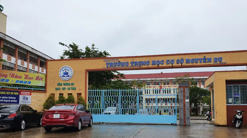 Thầy giáo đâm chết đồng nghiệp ngay tại trường