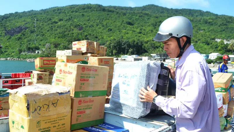 Kiên Giang: Đưa hàng Tết ra phục vụ người dân 7 xã đảo