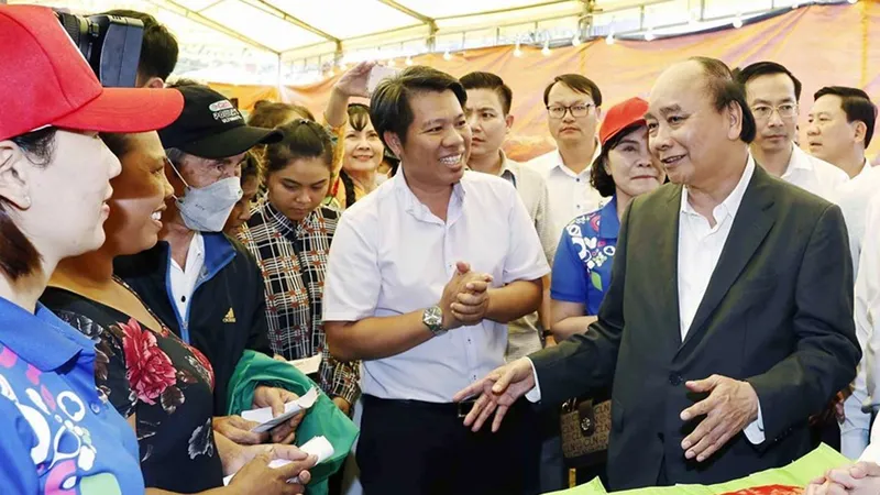 Quan tâm đến từng nơi dân cư khó khăn, để người người, nhà nhà đều an vui đón tết