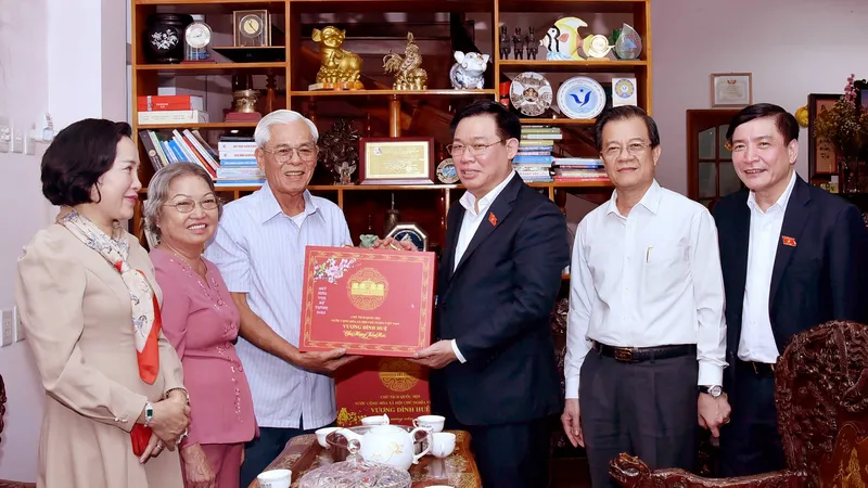 Chủ tịch Quốc hội Vương Đình Huệ thăm, chúc tết tại tỉnh An Giang