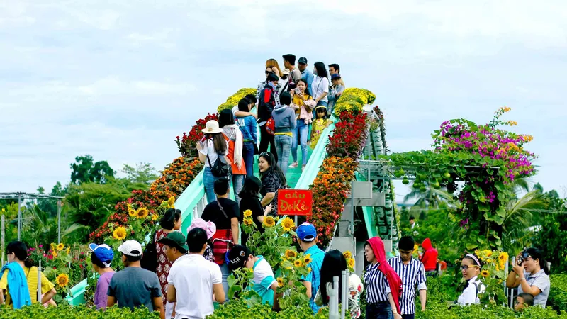 Khách du xuân tấp nập đến Phú Quốc, Châu Đốc và làng hoa Sa Đéc