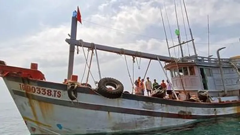 Bắt 2 tàu cá chở 90.000 lít dầu DO không hoá đơn chứng từ trên vùng biển Tây Nam
