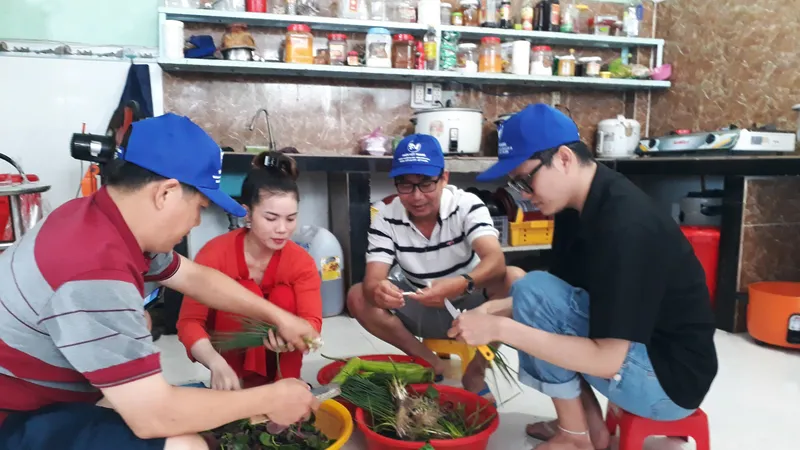 Du khách cảm ơn người dân Kiên Giang đã hỗ trợ giữa lúc mưa bão