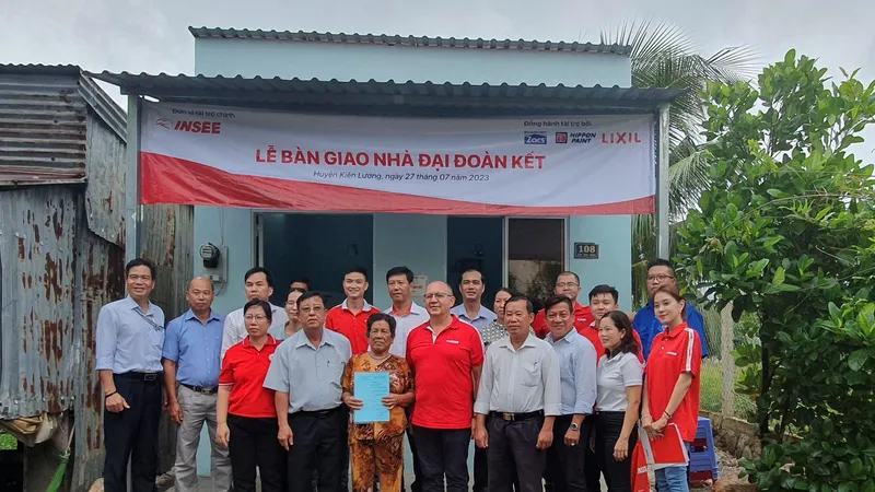 Xi măng INSEE Việt Nam tặng nhà cho đồng bào dân tộc Khmer nghèo 