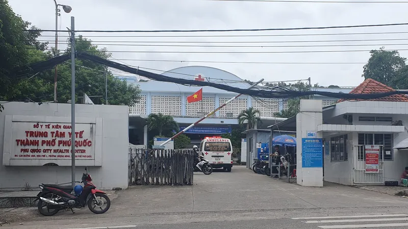 Trung tâm Y tế TP Phú Quốc mượn máy xét nghiệm của doanh nghiệp trước khi đấu thầu