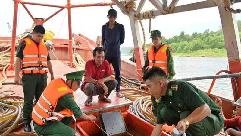 Kiên Giang: Bắt giữ tàu chở 80.000 lít dầu lậu