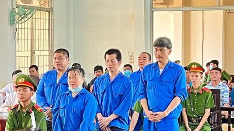 An Giang: Cựu cán bộ hải quan góp vốn buôn lậu đường, lãnh 16 năm tù