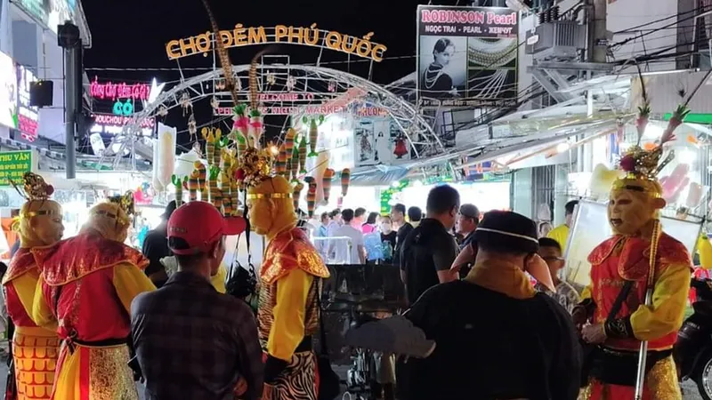 Giải tán các nhóm “thầy trò Đường Tăng” làm tiền du khách ở Phú Quốc
