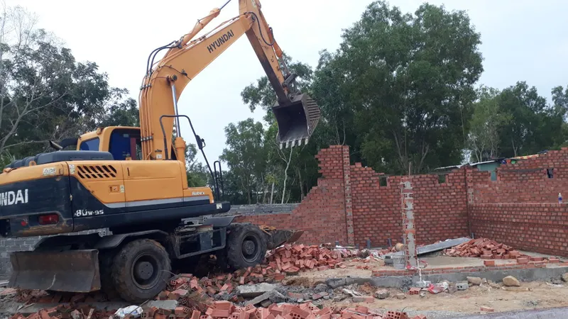 Thông báo tháo dỡ 2/79 căn biệt thự xây dựng không phép ở Phú Quốc