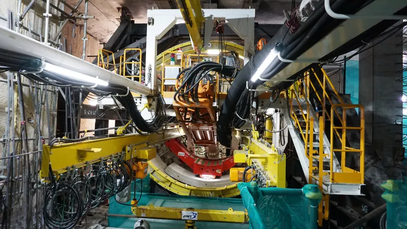 Tuyến metro số 1: Robot TBM 300 tấn bắt đầu khoan xuyên lòng đất