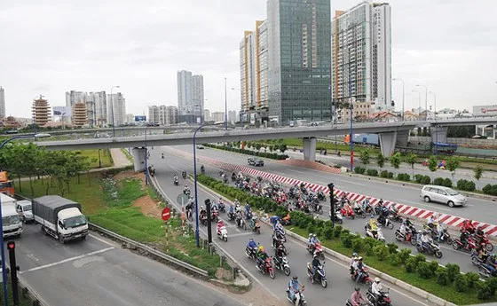 Hệ thống giao thông liên hoàn phục vụ người dân tại quận 2. Ảnh: CAO THĂNG