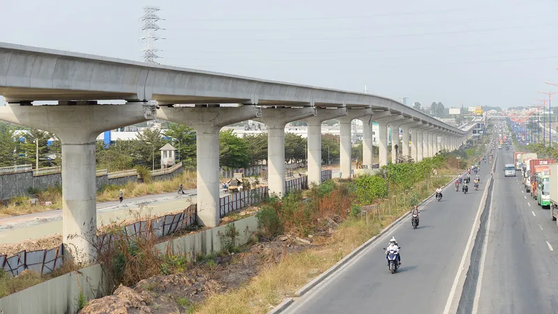 Đoạn đi trên cao của tuyến metro Bến Thành - Suối Tiên cơ bản đã hoàn thành. Ảnh: QUỐC HÙNG