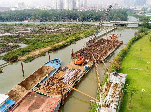 Dự án chống ngập 10 ngàn tỷ đồng: Thi công cầm chừng do vướng mặt bằng
