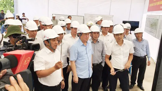 Cao tốc Trung Lương- Mỹ Thuận hứa hoài, làm không xong là không được!