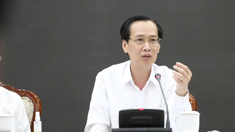  Phó Chủ tịch Thường trực UBND TPHCM Lê Thanh Liêm chủ trì cuộc họp khẩn triển khai phương pháp phòng chống dịch bệnh Corona, trong lĩnh vực giao thông vận tải, chiều 3-2-2020. Ảnh: HOÀNG HÙNG