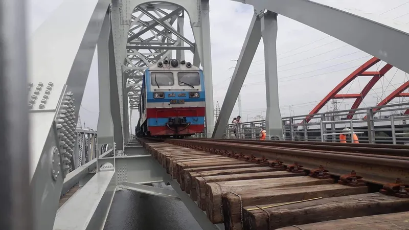 Điều chỉnh lịch chạy tàu Hà Nội - TPHCM: thêm đôi tàu SE5/6