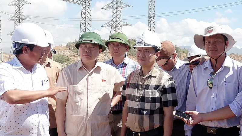 Kiểm tra tiến độ dự án Nhà máy điện mặt trời Trung Nam - Thuận Nam 450MW