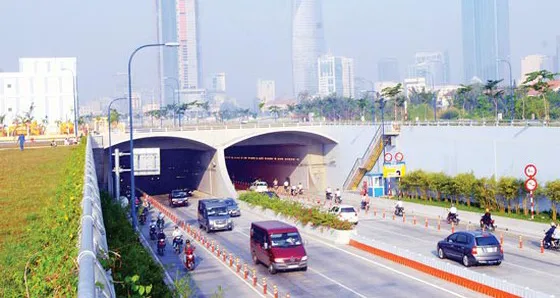 Cấm lưu thông qua hầm sông Sài Gòn và nhiều tuyến đường trung tâm 