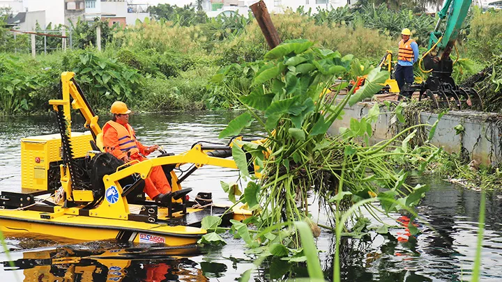 13 tỷ đồng thu gom chất thải trên sông Vàm Thuật