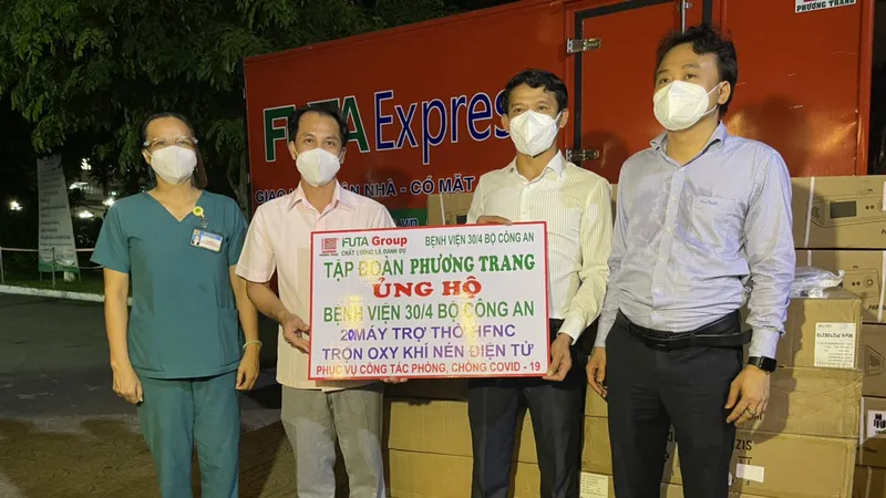 Tập đoàn Phương Trang hỗ trợ 2.117 thiết bị y tế chống dịch Covid-19