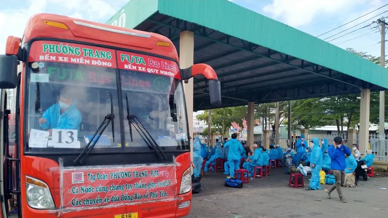 426 người Phú Yên được đưa từ Bà Rịa - Vũng Tàu về quê tránh dịch Covid-19. Ảnh: QUỐC HÙNG