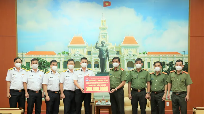 Tổng Công ty Tân cảng Sài Gòn​ hỗ trợ Công an TPHCM kinh phí phòng, chống Covid-19 ​