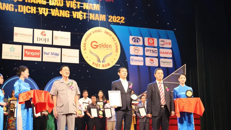 Phương Trang đạt danh hiệu “Top 10 Nhãn hiệu hàng đầu và Dịch vụ vàng Việt Nam năm 2022“