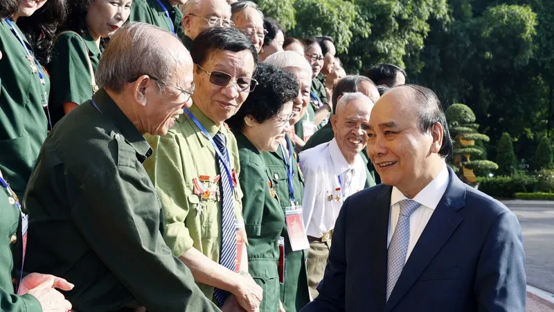 Chủ tịch nước Nguyễn Xuân Phúc: Lực lượng TNXP tự lực, tự cường làm gương cho con cháu